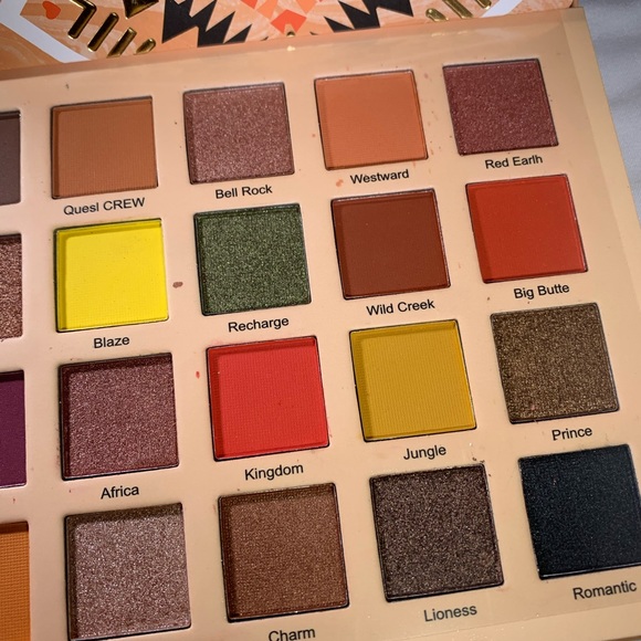 CoCo Urban Sandstone eyeshadow pallet - Picture 6 of 6